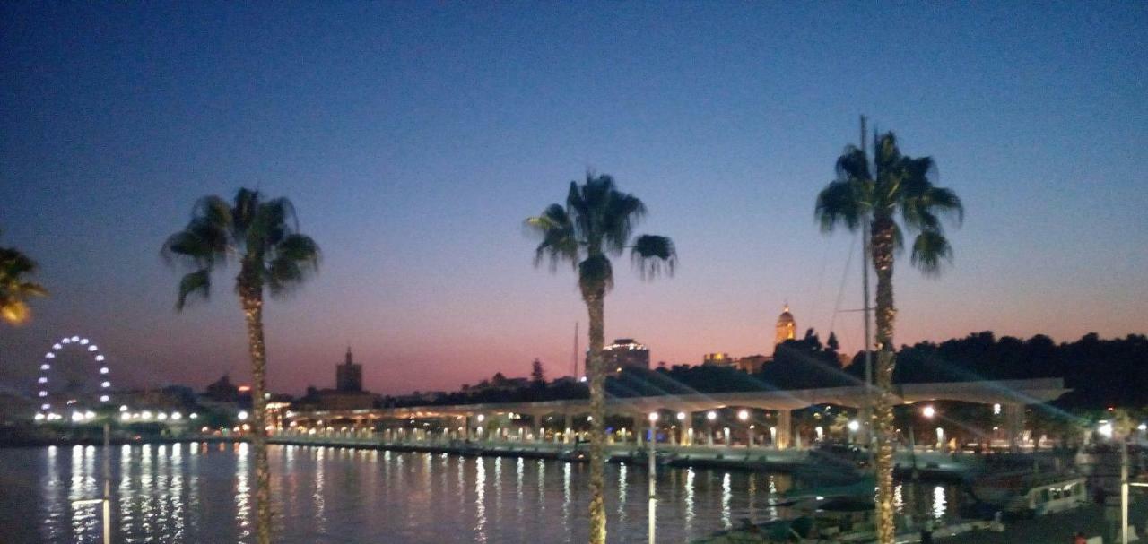 Malagueta Playa Azul Mediterraneo Málaga Esterno foto